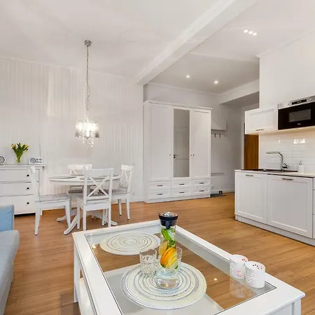 Black&white - Royal - Free Parking *