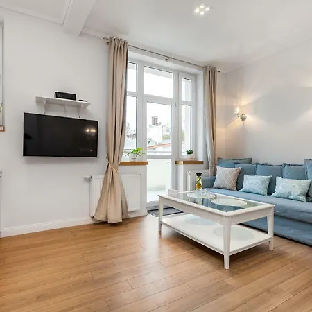 Black&white - Royal - Free Parking