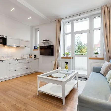 Black&white - Royal - Free Parking *