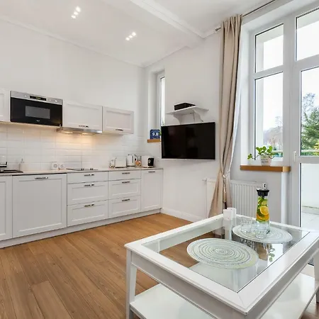 Black&white - Royal - Free Parking